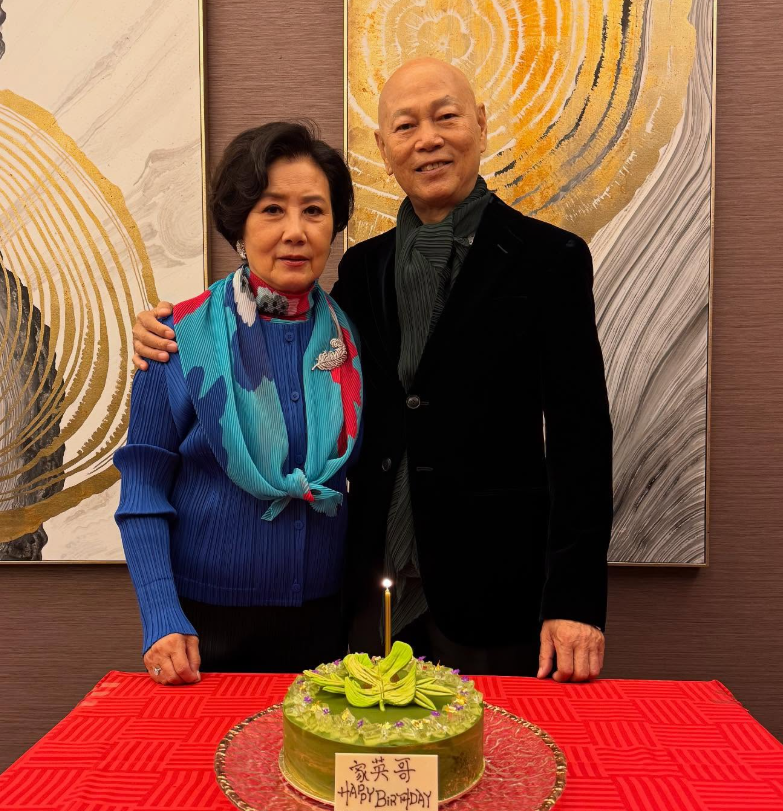 彌補長達16年的遺憾!演藝圈大咖夫妻「終於首度拍婚紗圓夢」 他「低頭一舉動」網全淚目