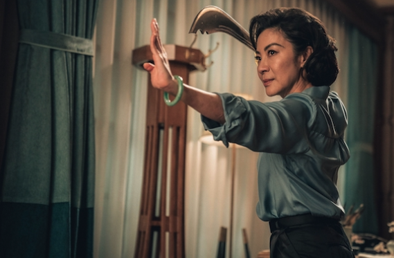 華人之光!63歲楊紫瓊奪國際大獎「成亞洲第一人」 走紅毯「低胸中空大開」往下一看網卻看傻