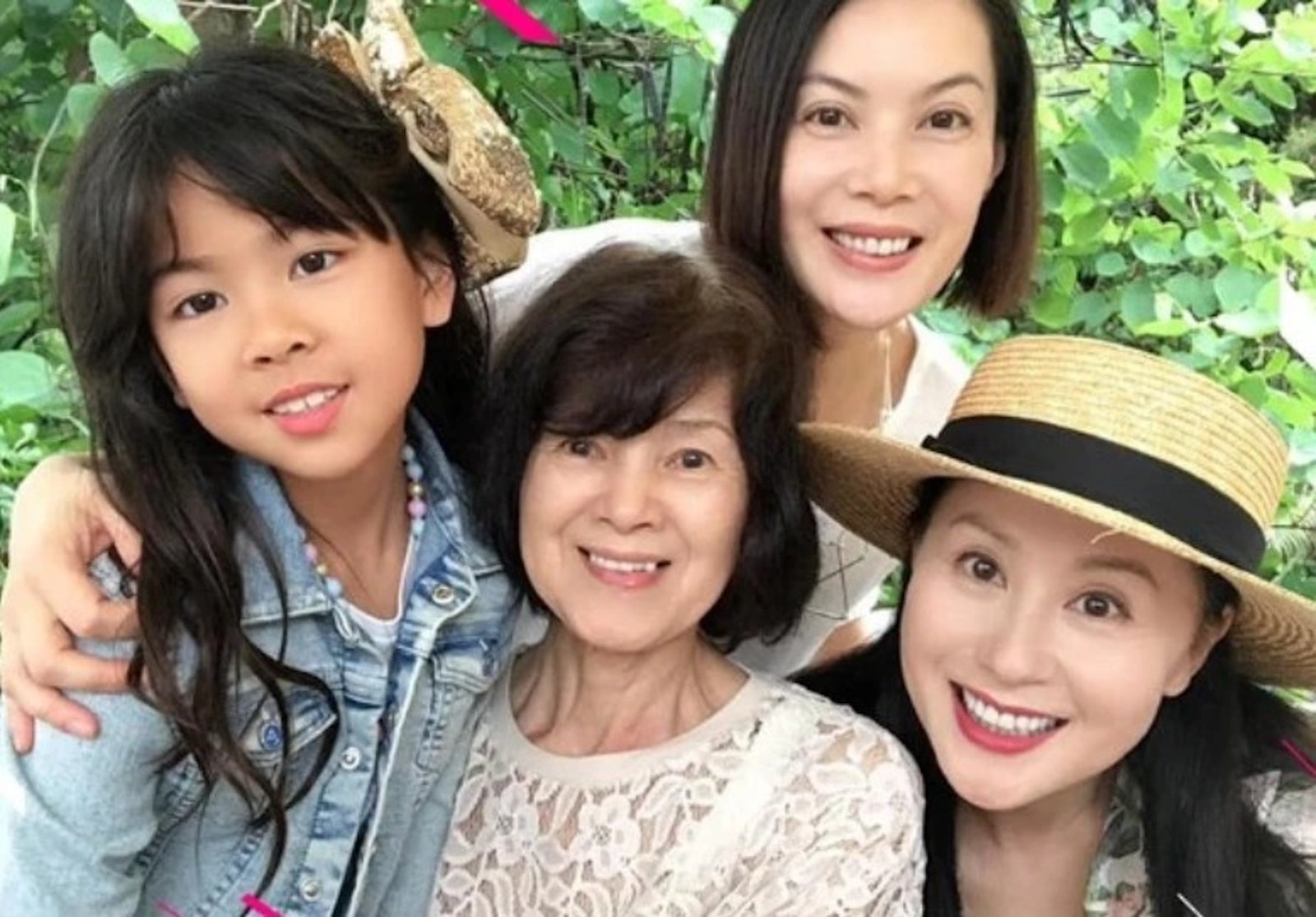 交往1個月就閃婚!女星「離婚大20歲尫」獨自養女 息影多年「54歲亮相神逆齡」網愣:最美單親媽