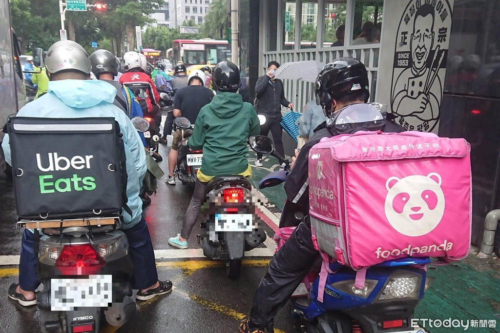 住公寓要外送員送上樓!外送員照做「隔天他卻收高額罰單」 網友一看「罰單照片」笑了:活該