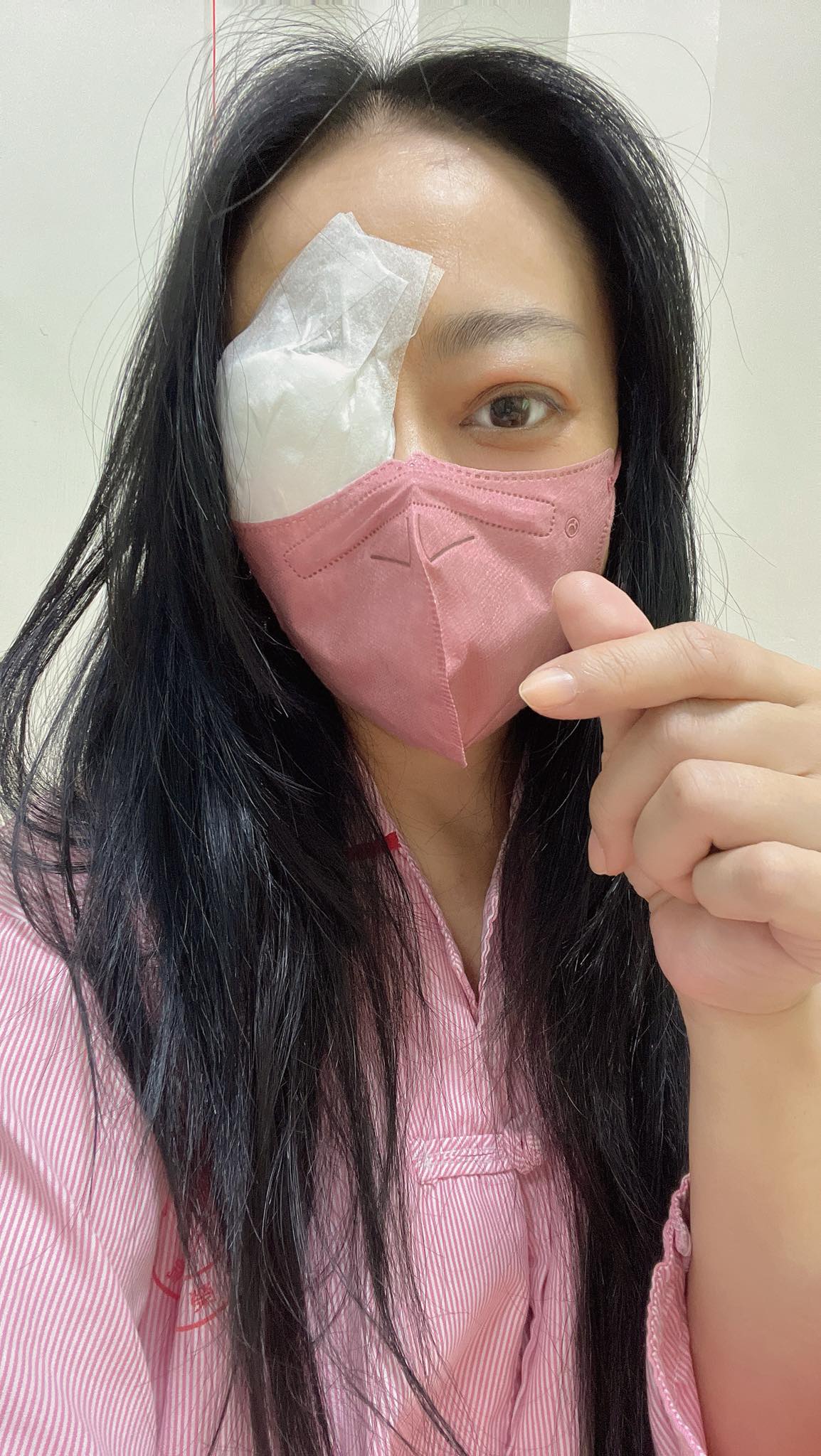 生病崩潰痛哭！53歲金鐘影后「驚傳連動3次手術」　坦言「已做好最壞準備」：對母親很慚愧