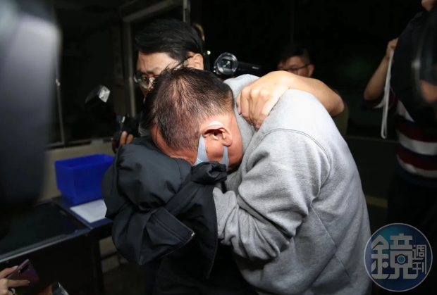 曾合作曾國城！41歲女星「爸爸驚遭逮捕」　全程「摀臉上車」原因曝光