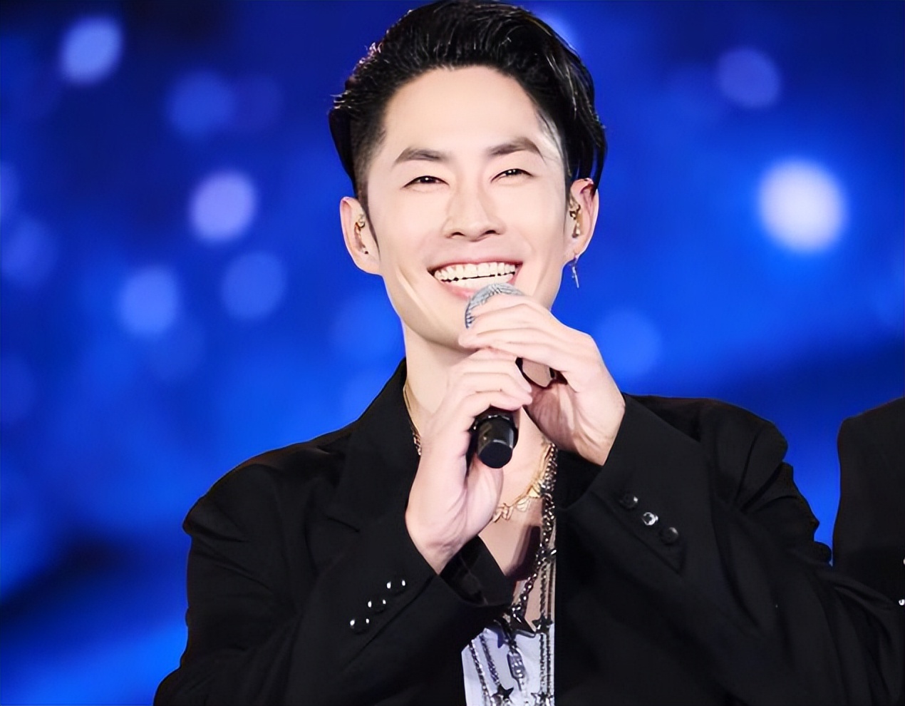 台上留下男兒淚!朱孝天開唱「失控掩面擦淚」 遭爆「被F4除名原因曝光」粉絲卻不挺他:活該