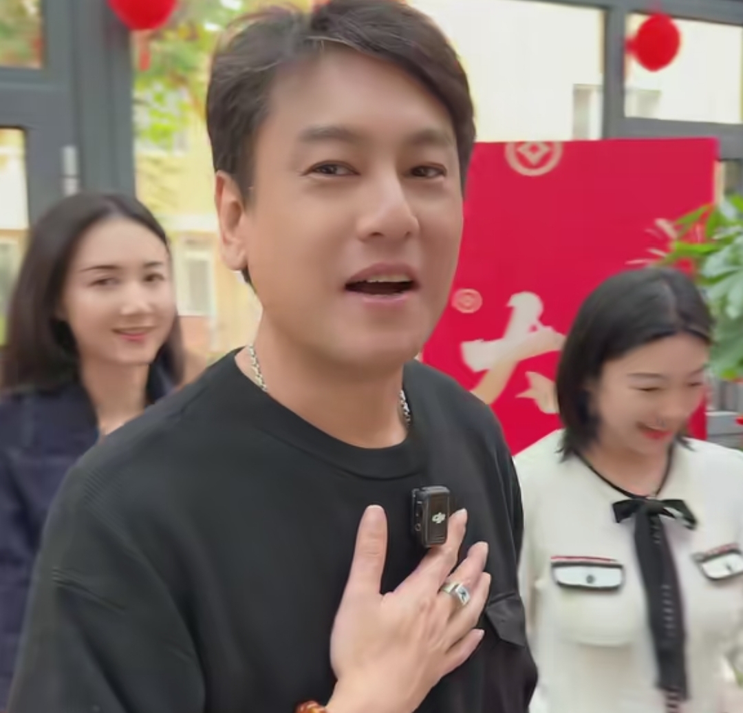 台上留下男兒淚!朱孝天開唱「失控掩面擦淚」 遭爆「被F4除名原因曝光」粉絲卻不挺他:活該