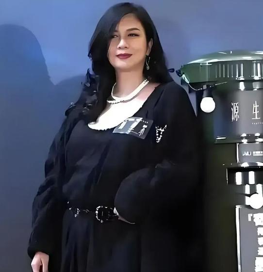 拒絕成龍追求!昔日巨星「當年被譽為頂級美人」 62歲「體重走樣被嘲笑」落差超大