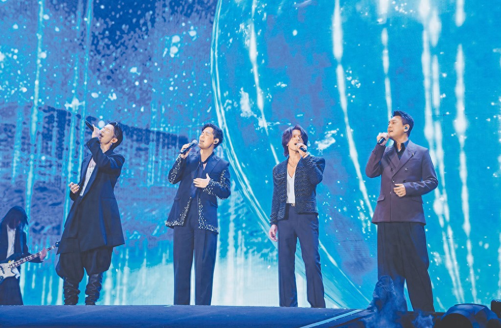 台上留下男兒淚!朱孝天開唱「失控掩面擦淚」 遭爆「被F4除名原因曝光」粉絲卻不挺他:活該