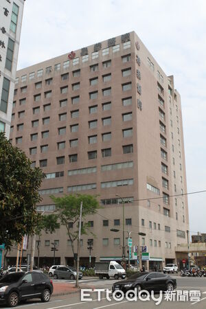 快訊/15歲國三女「校園墜樓送醫不治」 家屬崩潰「一看手機傻眼了」