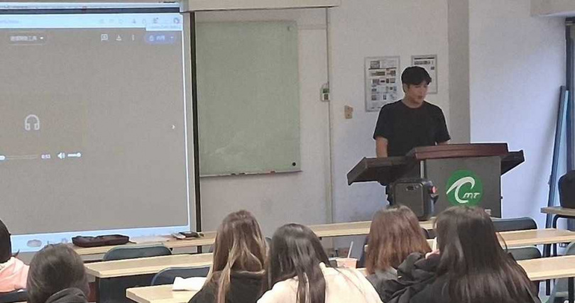 爸爸是台灣歌王!43歲男星「半年狠鏟17公斤」 全家都是歌手「他低調當大學講師」笑喊:我唱最難聽