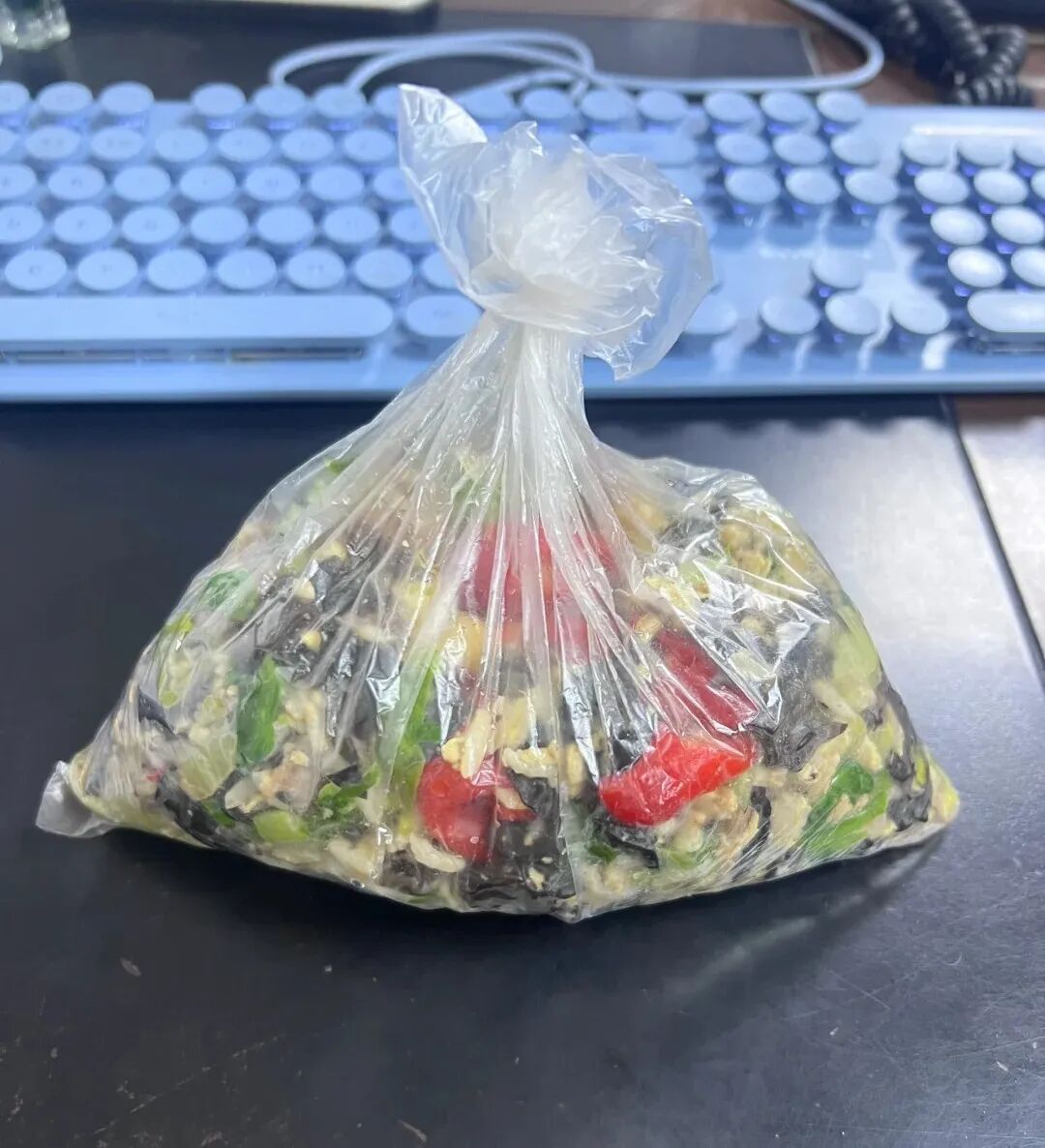 一堆人都在用「奪命保鮮膜」！家裡有的快丟掉「有毒又害致癌」