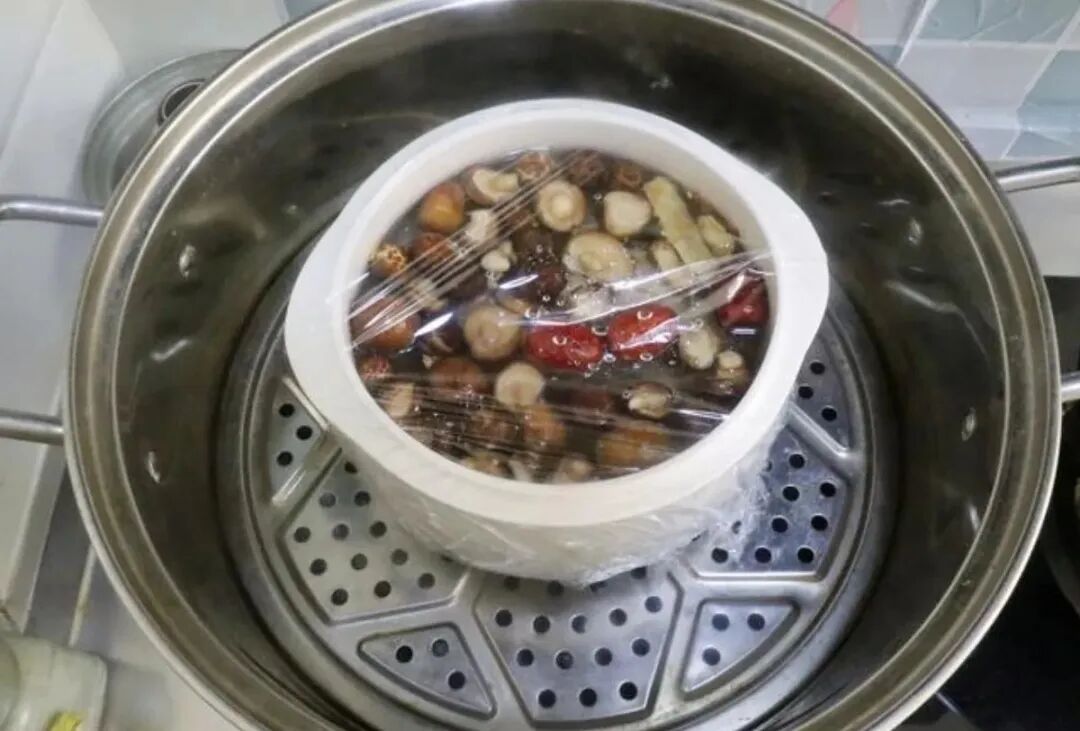 一堆人都在用「奪命保鮮膜」！家裡有的快丟掉「有毒又害致癌」