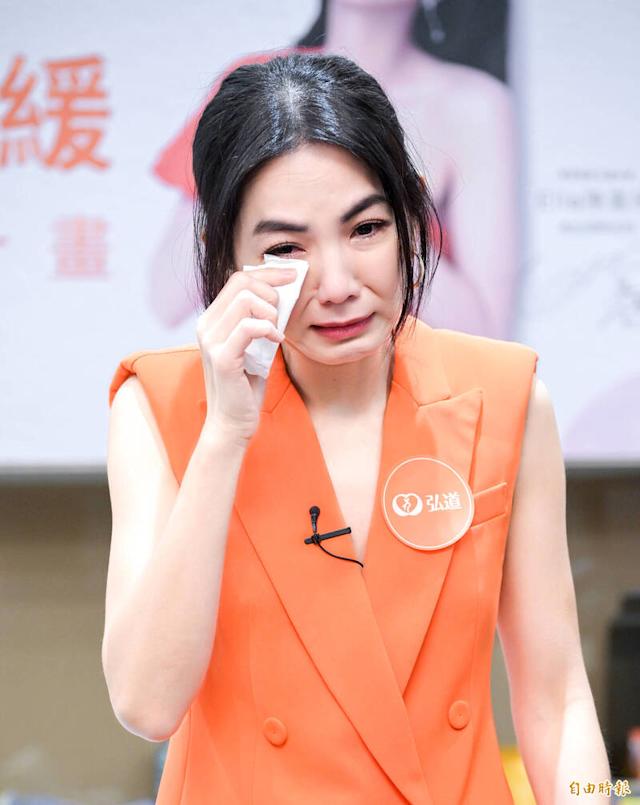 Ella突爆哭「要大家為親弟集氣」：已經3個人死了....　