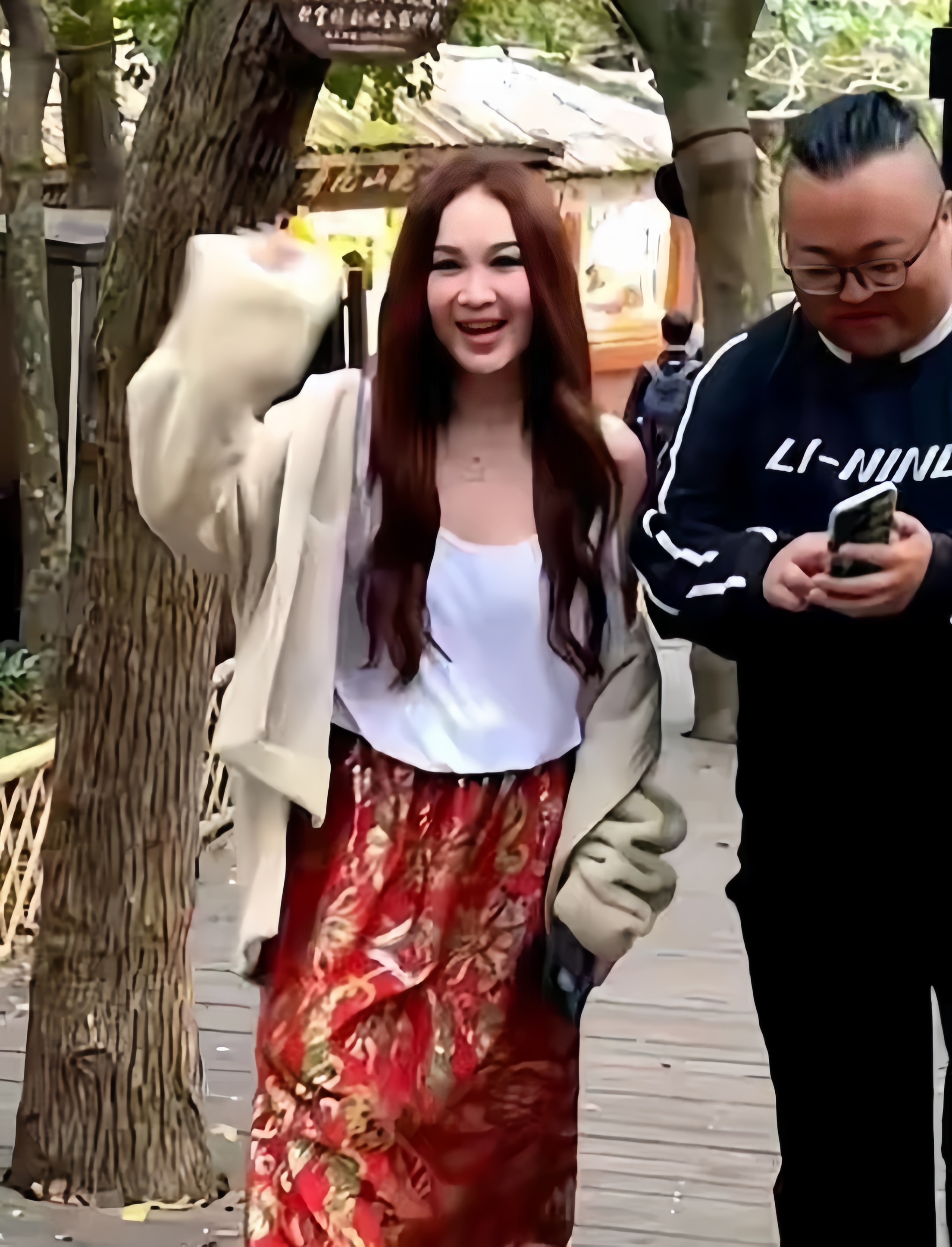 昔日性感女神！59歲資深女星「臉僵硬變蠟像」　老態照粉絲嚇壞：「好像巫婆...」　