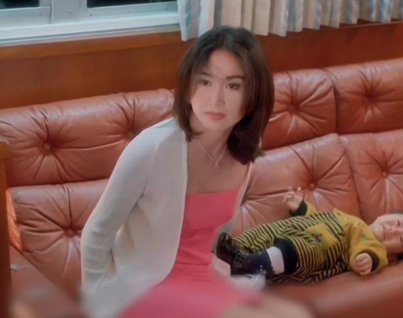 昔日性感女神！59歲資深女星「臉僵硬變蠟像」　老態照粉絲嚇壞：「好像巫婆...」　