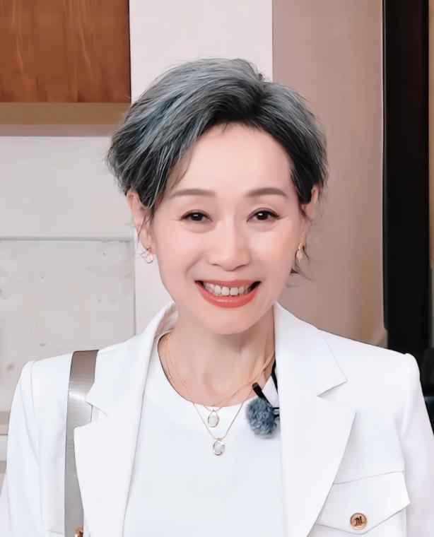 昔日性感女神！59歲資深女星「臉僵硬變蠟像」　老態照粉絲嚇壞：「好像巫婆...」　