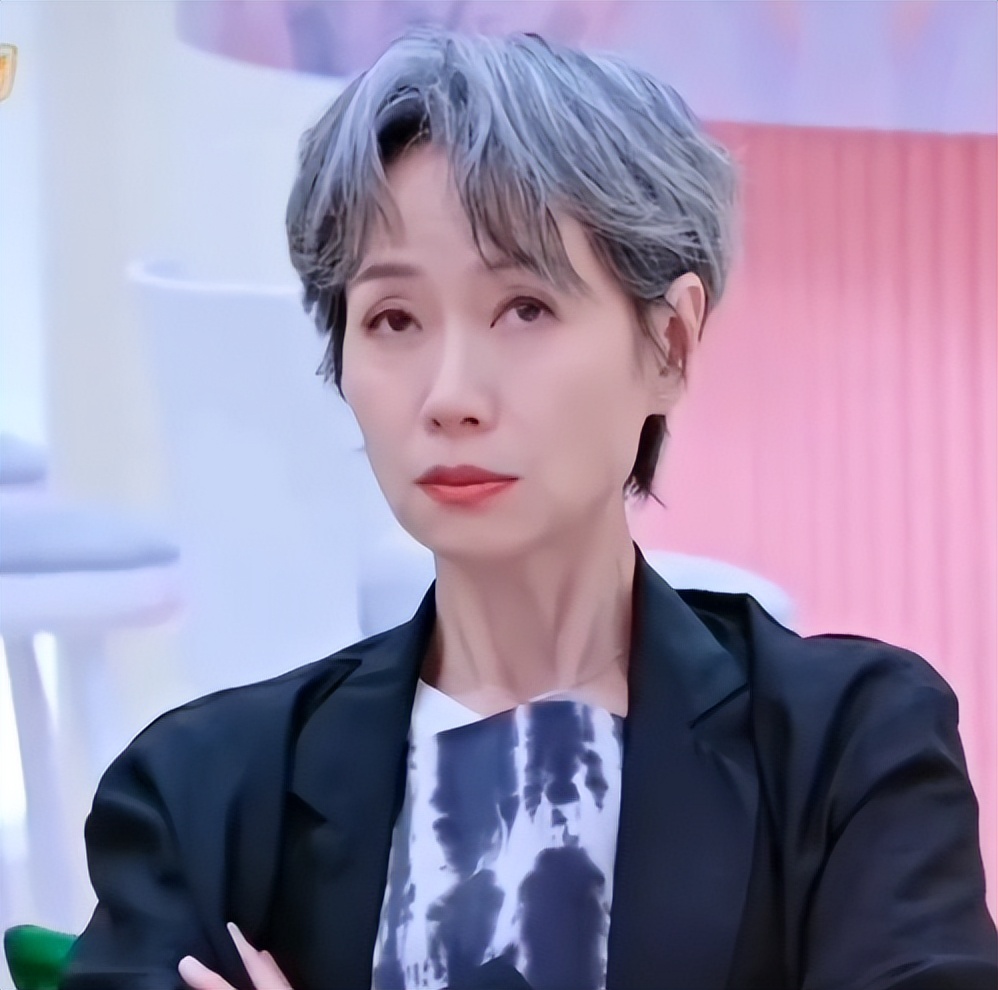 昔日性感女神！59歲資深女星「臉僵硬變蠟像」　老態照粉絲嚇壞：「好像巫婆...」　