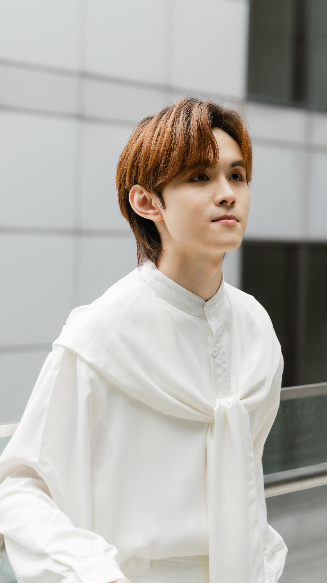 她抗癌15年證實過世！《紅人榜》男星崩潰痛哭「急奔靈堂上香」