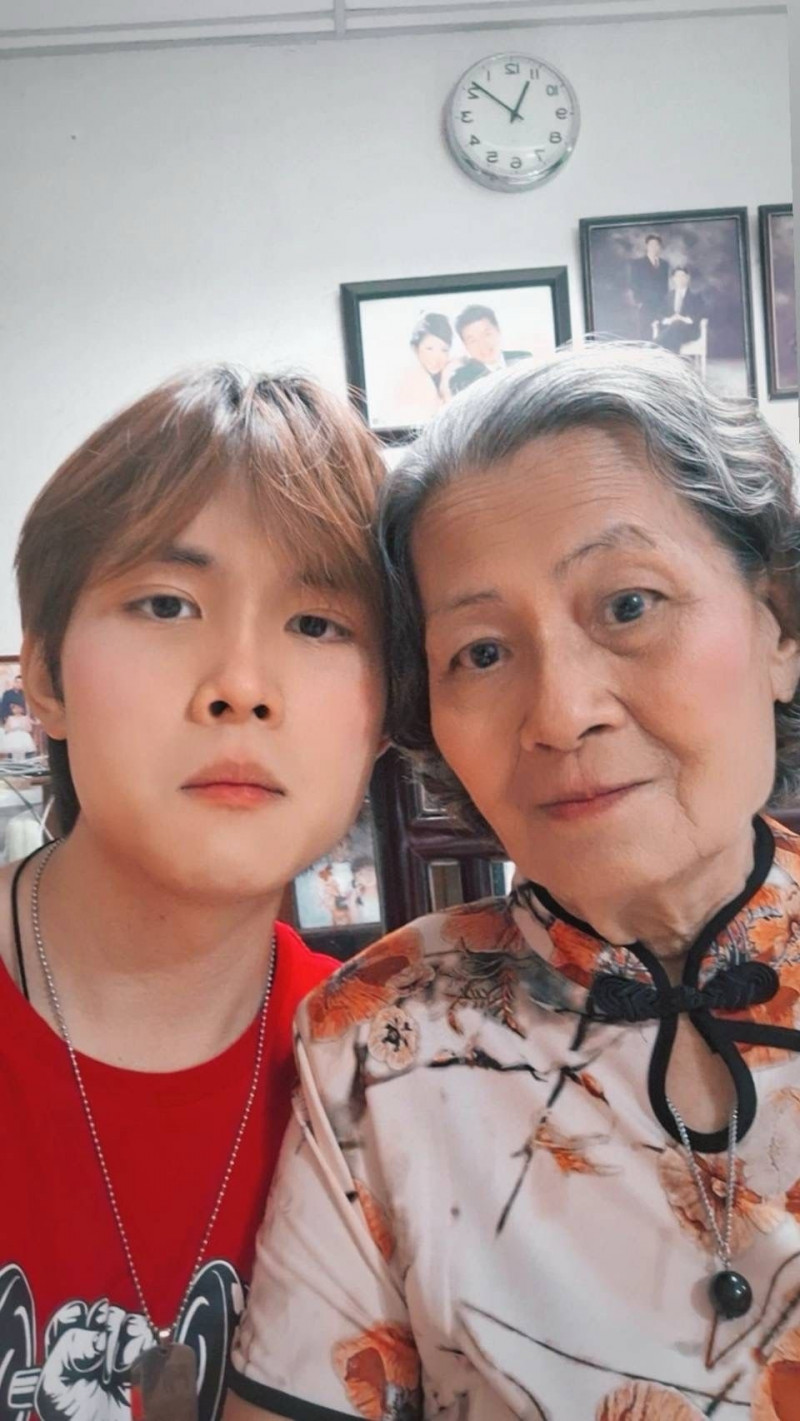 她抗癌15年證實過世！《紅人榜》男星崩潰痛哭「急奔靈堂上香」