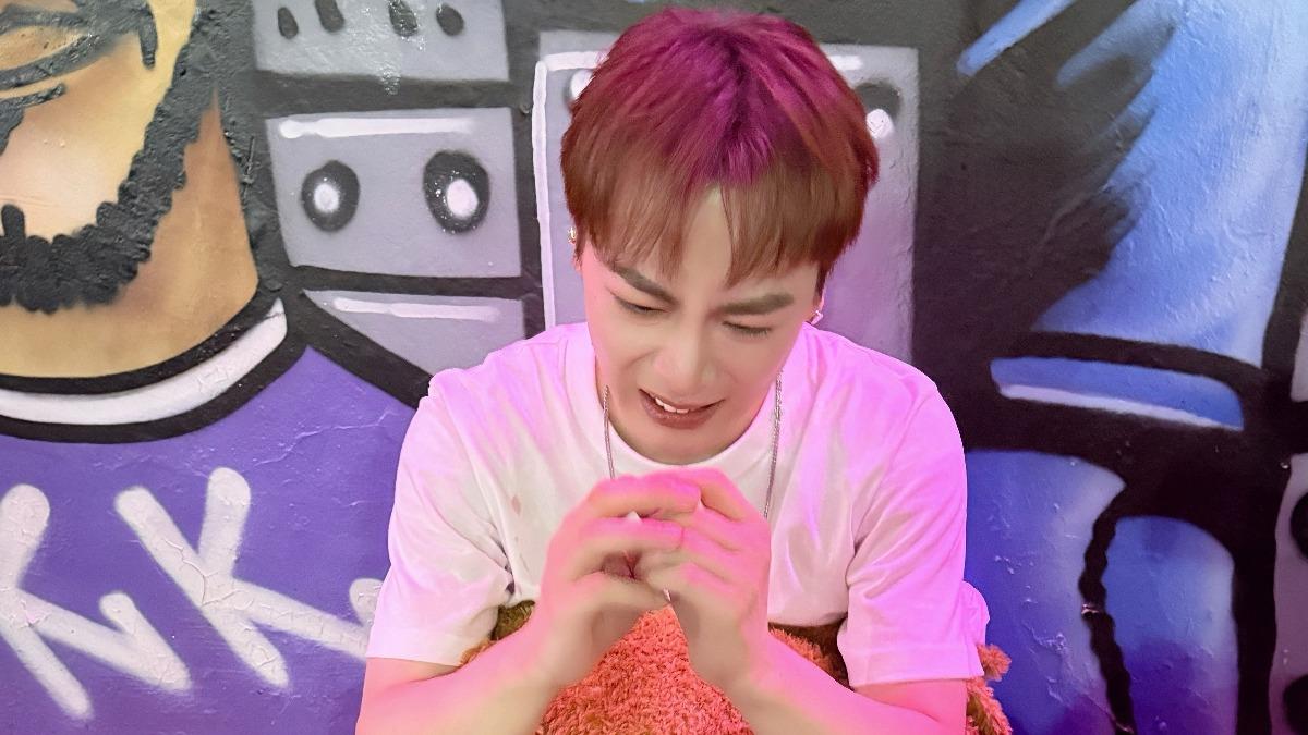 本土男星「突宣布離開台灣」！當街崩潰大哭「經過路人全嚇壞」...