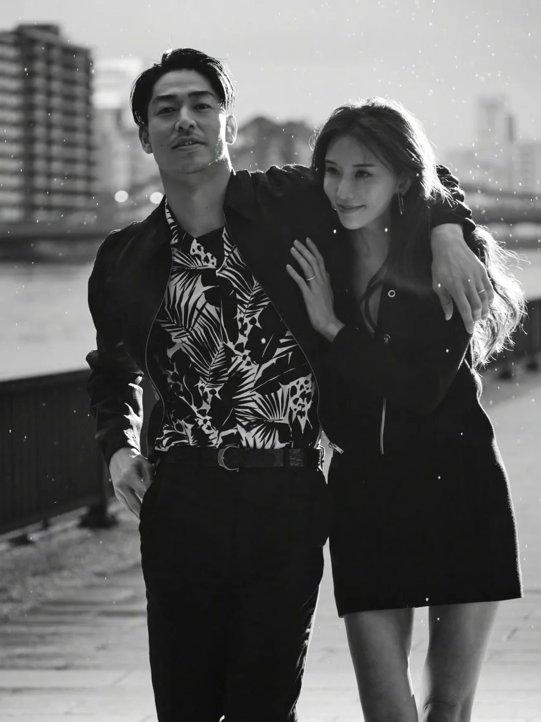 不見AKIRA蹤影！林志玲「突在鏡頭前大哭」　替兒子誠心許願：「真的沒控制住...」