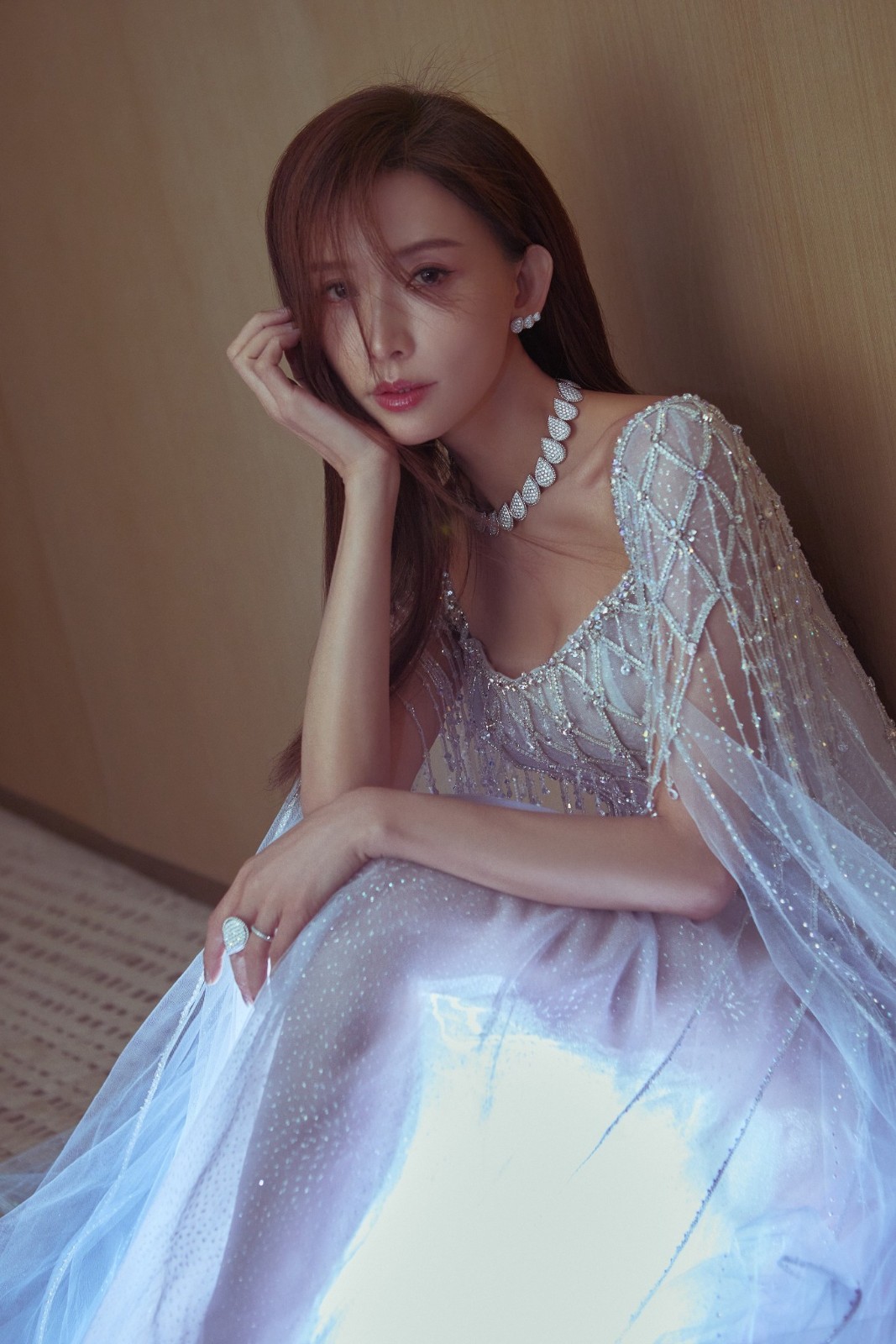 不見AKIRA蹤影！林志玲「突在鏡頭前大哭」　替兒子誠心許願：「真的沒控制住...」