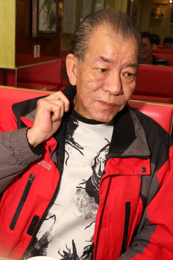 《食神》男星被拍到「暴瘦憔悴現身」淚喊不想活太久　生前模樣惹鼻酸