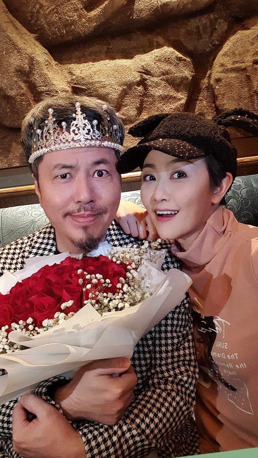 馬桶全都是血！63歲黃國倫｢驚傳1疾病發作」 寇乃馨見狀崩潰｢門口心急祈禱」