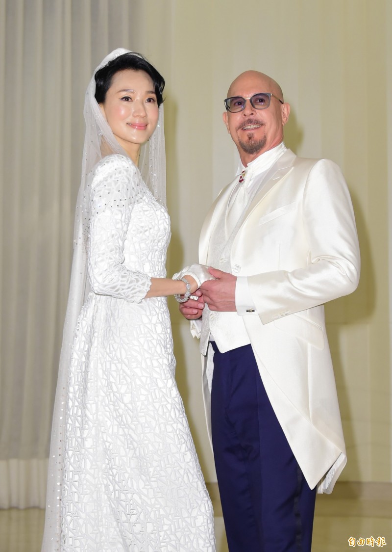 坣娜離世2個月！富豪尪突曬愛妻「未曝光絕美倩影」　淚曝「為她做最後一件事」粉絲全淚崩