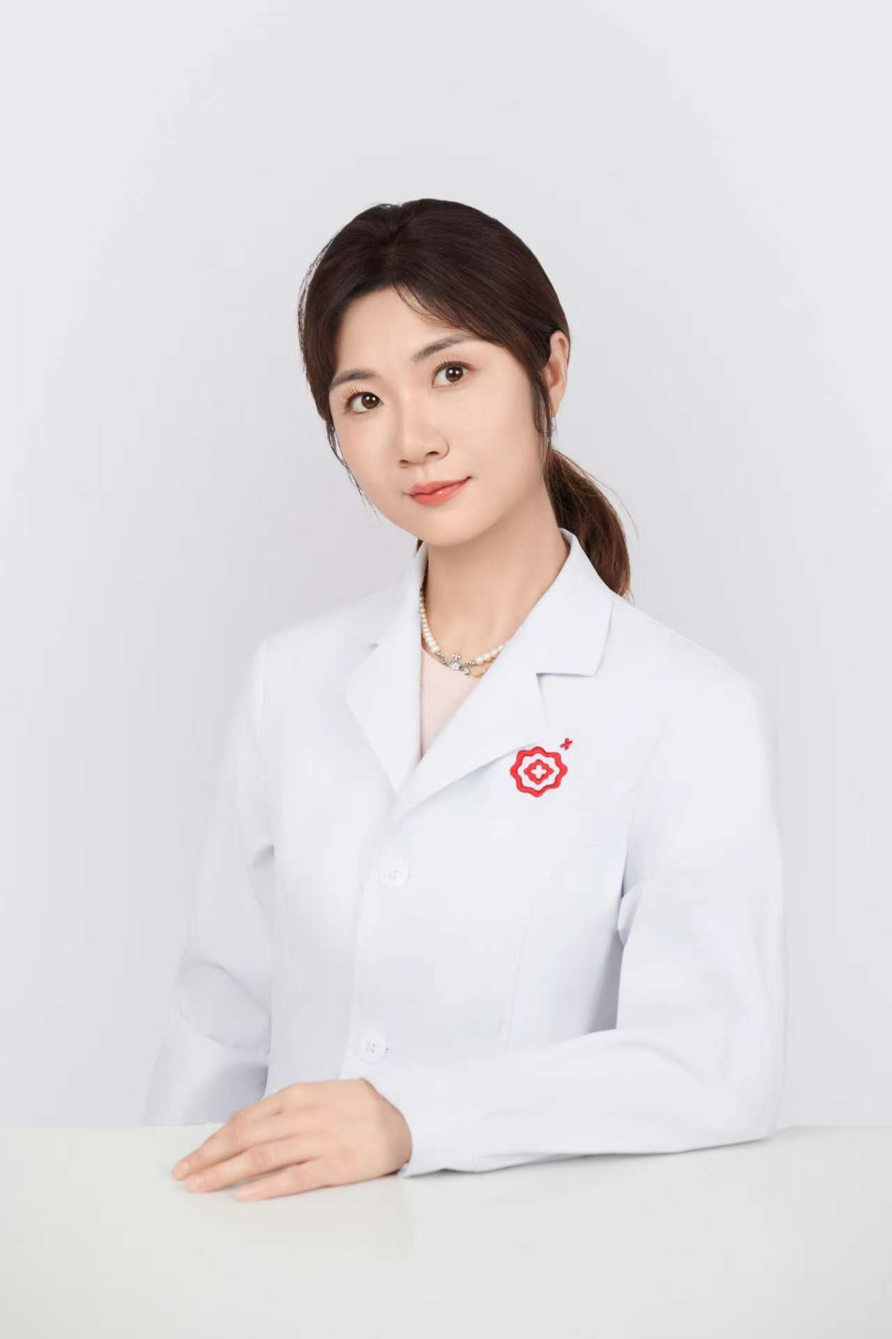 長越大越疑惑！夫妻都是亞洲人「卻生出金髮碧眼萌娃」　以為抱錯了「真相大白」全家族傻眼