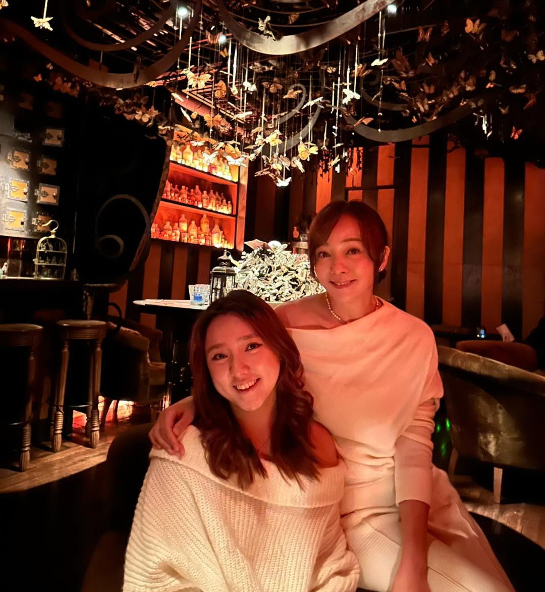 季芹女兒19歲了！慶生照神複製媽媽「虎牙酒窩超甜?」　剛領完獎學金「學業又更狂」