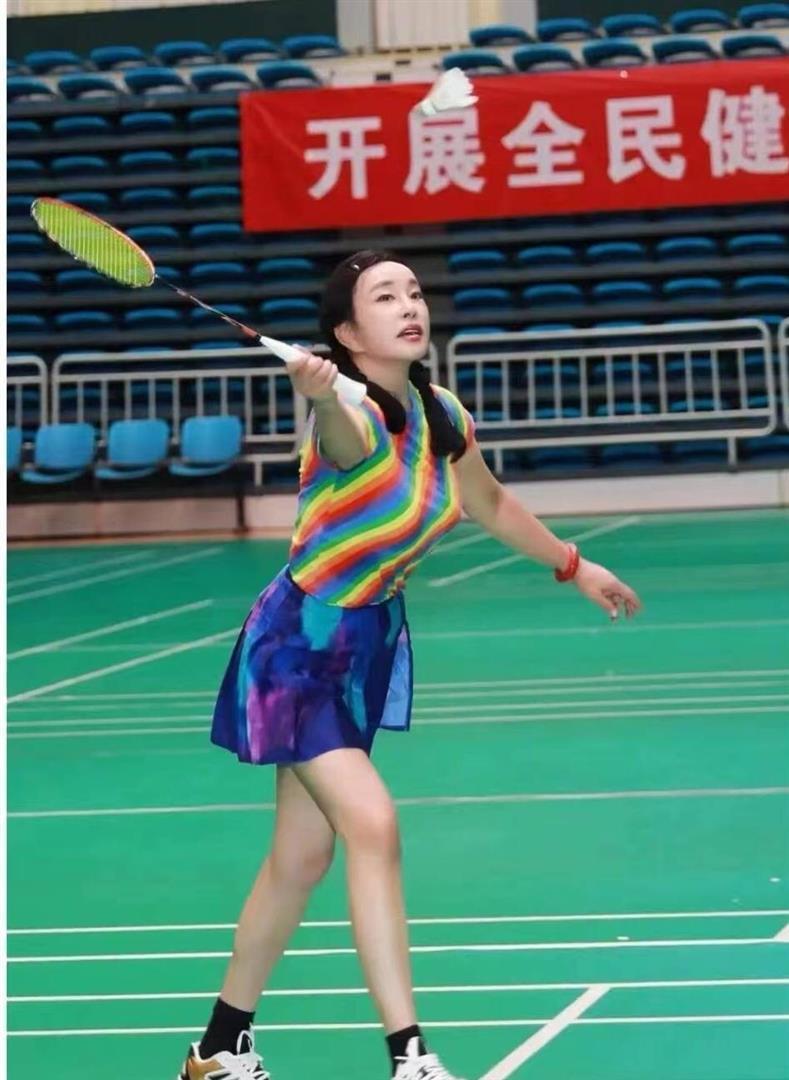 錄影中途出意外！75歲女星「出外景驚傳重摔」走不了路　不輕言退休「最新近況惹心疼」網嘆：別再硬撐了...