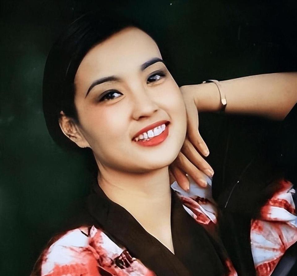 錄影中途出意外！75歲女星「出外景驚傳重摔」走不了路　不輕言退休「最新近況惹心疼」網嘆：別再硬撐了...