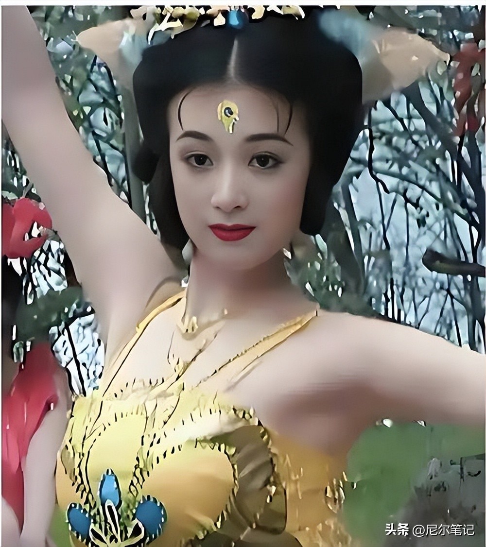 整到差點毀容！50歲女星「下巴詭異突出」長相大變　認了「已拿掉填充物」悔不當初