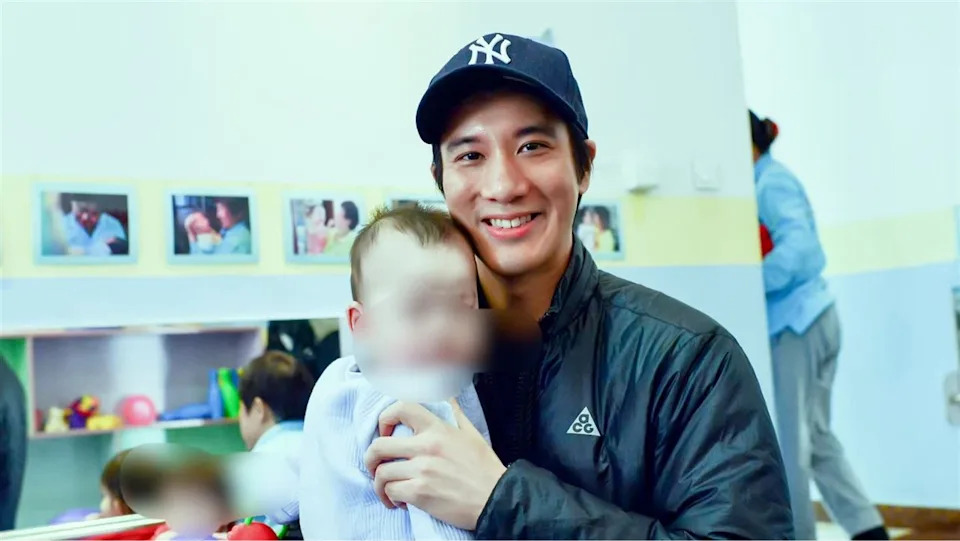 王力宏驚喜宣布「再度當爸爸」當場激動落淚！