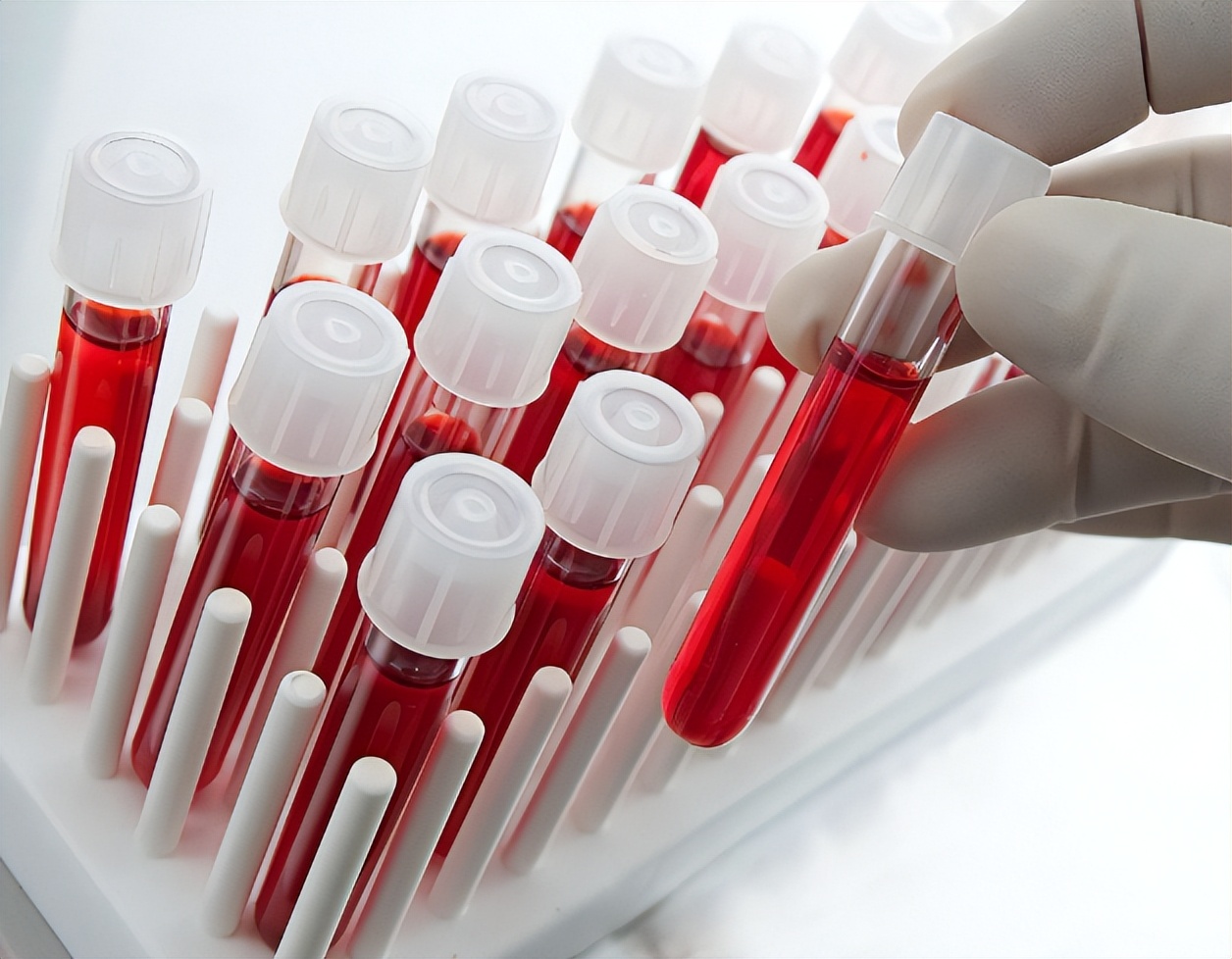 跟癌症患者「一起吃飯」會怎樣？醫生提醒「務必注意2件事」：千萬別忽視