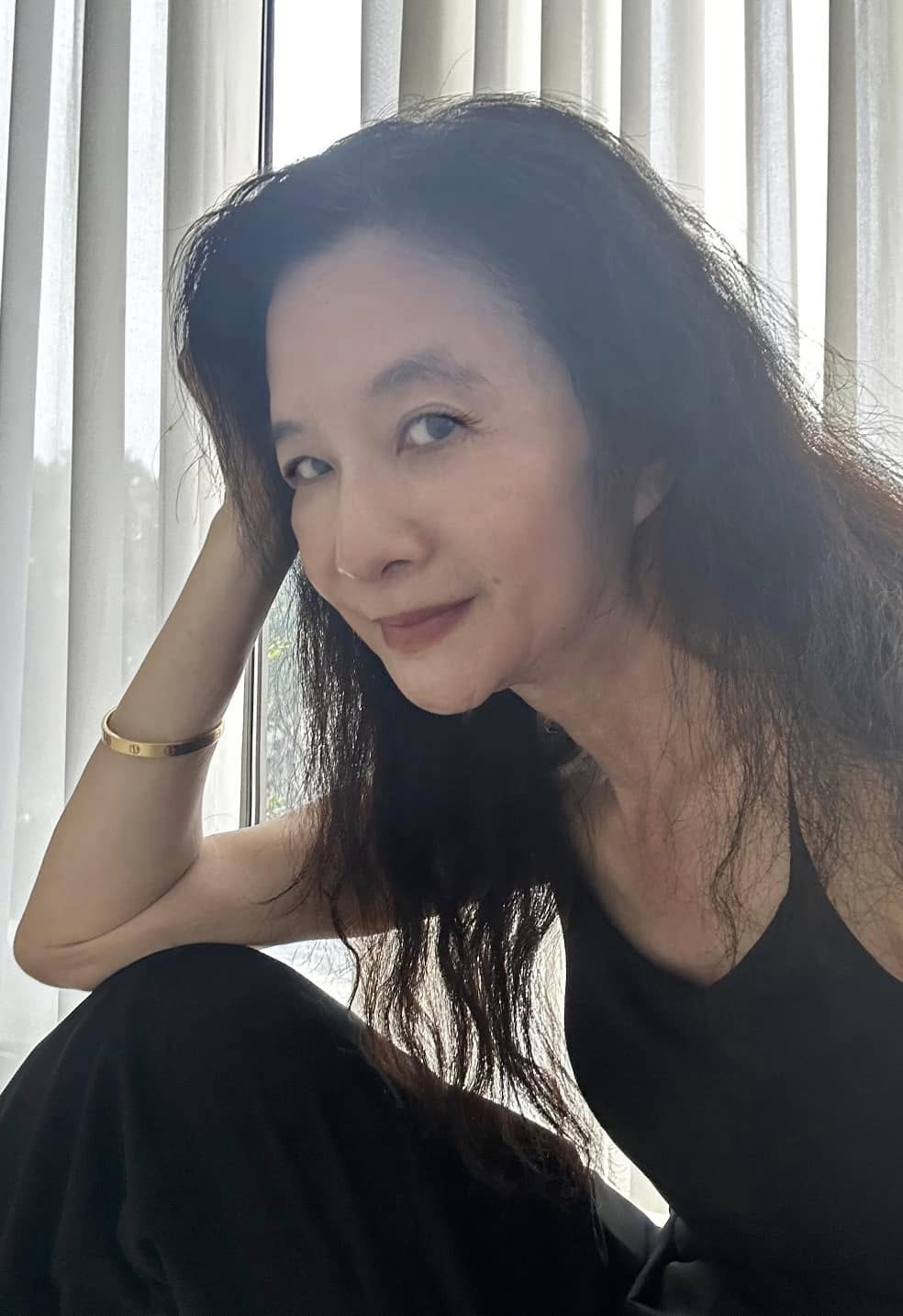 愛上有婦之夫!61歲應曉薇「交往4年僅見10次」 生下2女後崩潰:「不敢再愛了...」