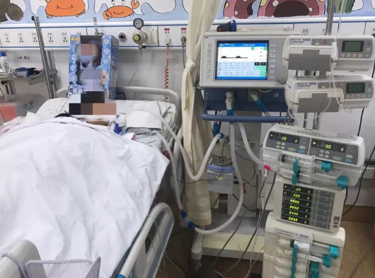 女童嘔吐腹瀉後去世!醫院檢查無果 直到弟弟發燒「才知病因在餐桌上」:家長要引以為戒