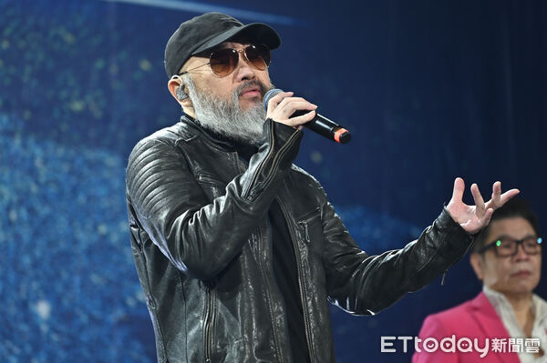 辛龍終於露面唱尾牙!遭發現臉書「刪光劉真照片」 他認了「現在都聽女兒的」