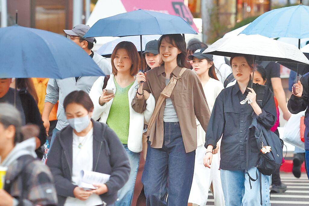 緊急發布大雨特報!首波冷氣團「最凍時間點出爐」 一路凍到南部「濕冷時程曝光」