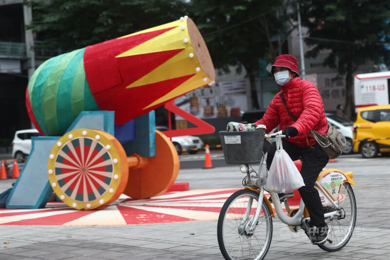 緊急發布大雨特報!首波冷氣團「最凍時間點出爐」 一路凍到南部「濕冷時程曝光」