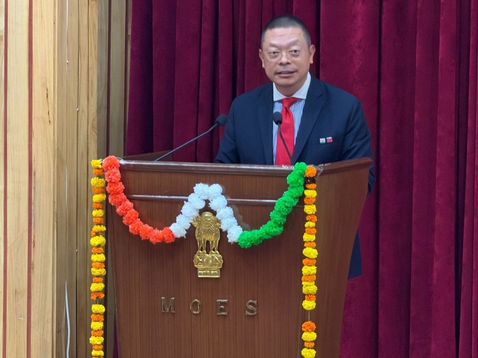 正在宴請貴賓!台灣政壇大咖「突然抽搐身亡」享年52歲