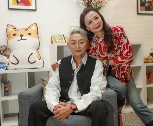 長跑25年踏上紅毯!56歲高欣欣「披白紗美到像公主」 爆哭「為天上的祂留位子」:最希望看到的來賓