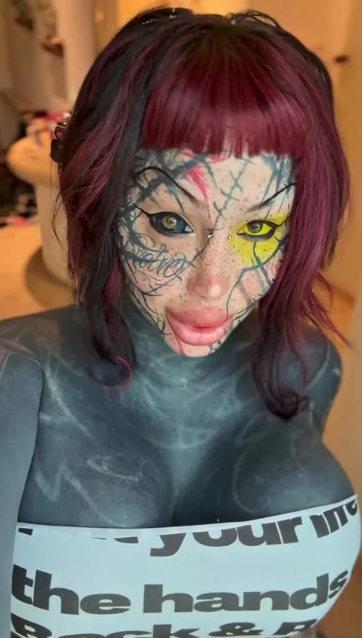 迷戀人體改造！33歲「J級胸器」驚傳墜樓身亡　哥哥淚曝「原本清純模樣」：她非常後悔整形