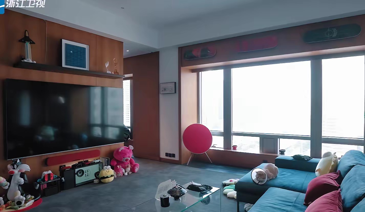 離婚醫師尪5年!44歲大咖女星「獨居大片落地窗豪宅」 衣帽間「寬敞如服飾店」網羨:單身更享受