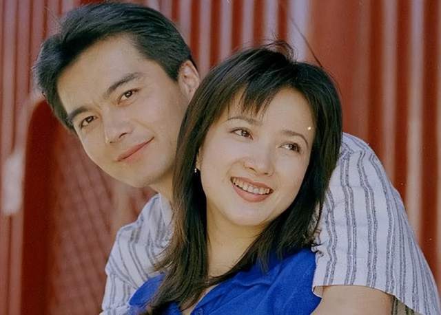 三婚圈外嫩妻!58歲老戲骨「無預警喜獲兒子」 一家三口「罕見同框現身」孩子模樣驚呆網