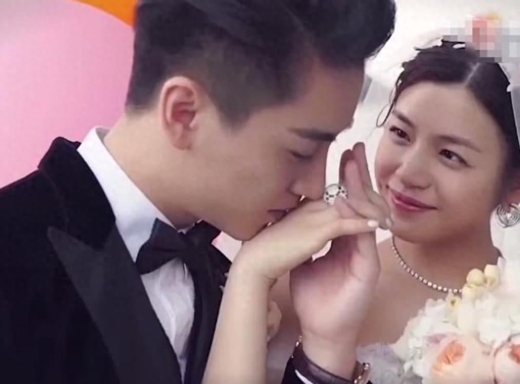 離婚不到1年!陳曉「憔悴老態不敢認」 一對比「陳妍希甜搭上小19歲鮮肉」網笑:狠甩前夫一條街