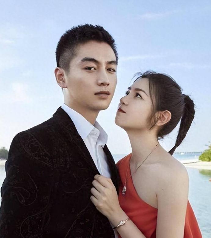 離婚不到1年!陳曉「憔悴老態不敢認」 一對比「陳妍希甜搭上小19歲鮮肉」網笑:狠甩前夫一條街