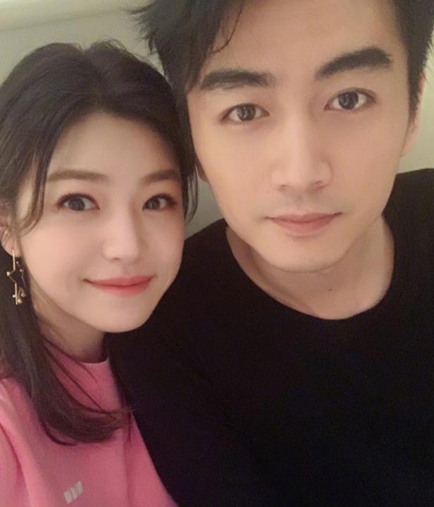 離婚不到1年!陳曉「憔悴老態不敢認」 一對比「陳妍希甜搭上小19歲鮮肉」網笑:狠甩前夫一條街