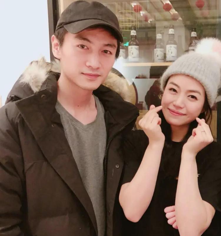 離婚不到1年!陳曉「憔悴老態不敢認」 一對比「陳妍希甜搭上小19歲鮮肉」網笑:狠甩前夫一條街