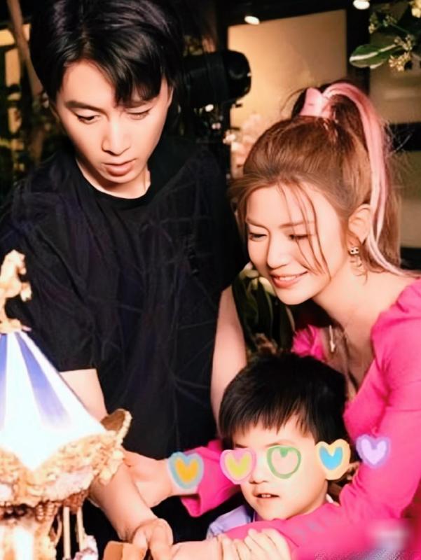 離婚不到1年!陳曉「憔悴老態不敢認」 一對比「陳妍希甜搭上小19歲鮮肉」網笑:狠甩前夫一條街