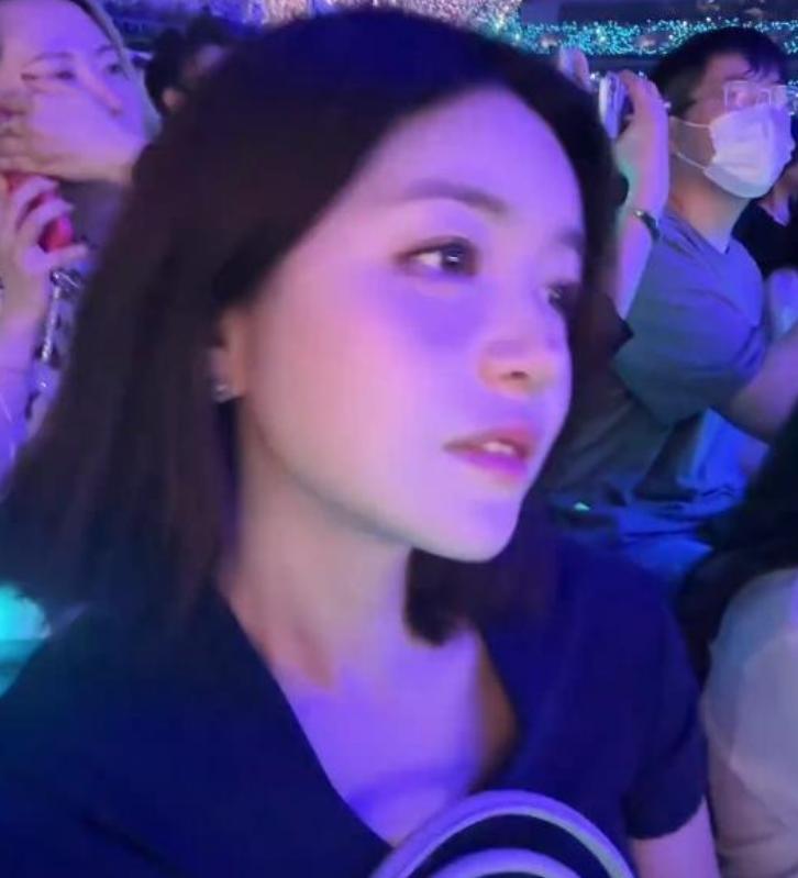 離婚不到1年!陳曉「憔悴老態不敢認」 一對比「陳妍希甜搭上小19歲鮮肉」網笑:狠甩前夫一條街